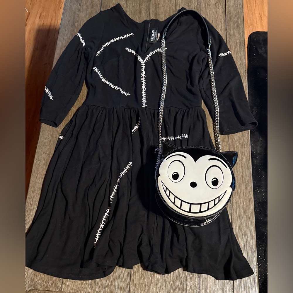 Vixen XL Batman Returns Catwoman Dress/Shreck Purse Combo